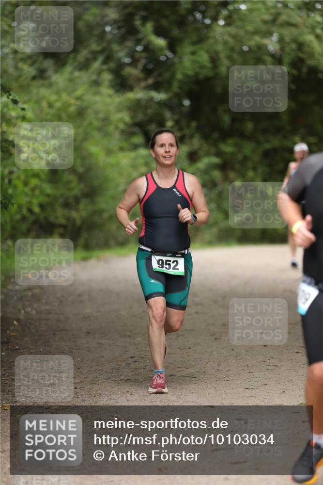 30.08.2026 - Elbe Triathlon Hamburg Antke Förster http://msf.ph/oto/10103034 30.08.2026 11:33:41 Laufen 952 meine-sportfotos.de
