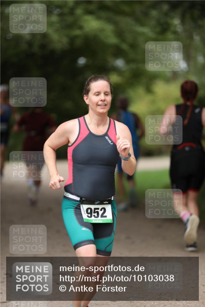 30.08.2026 - Elbe Triathlon Hamburg Antke Förster http://msf.ph/oto/10103038 30.08.2026 11:33:43 Laufen 2, 952 meine-sportfotos.de