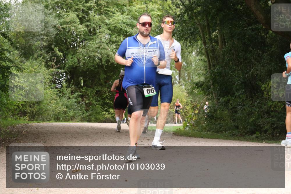 30.08.2026 - Elbe Triathlon Hamburg Antke Förster http://msf.ph/oto/10103039 30.08.2026 11:37:01 Laufen 66 meine-sportfotos.de