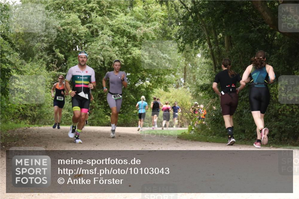 30.08.2026 - Elbe Triathlon Hamburg Antke Förster http://msf.ph/oto/10103043 30.08.2026 11:37:13 Laufen 802, 871 meine-sportfotos.de