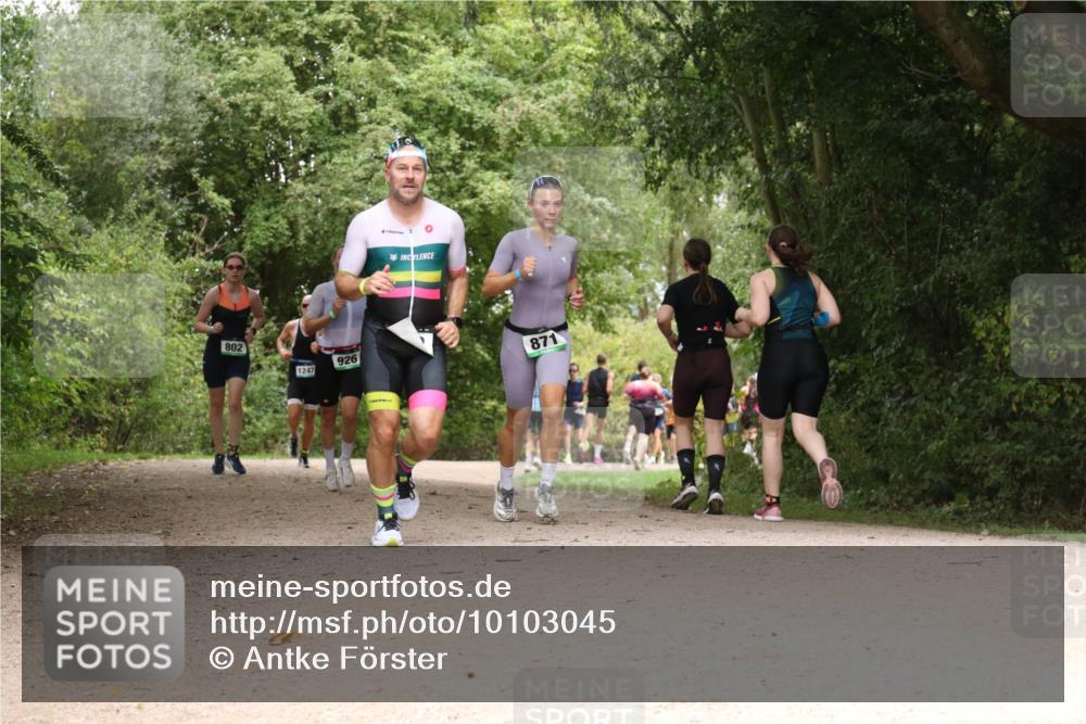 30.08.2026 - Elbe Triathlon Hamburg Antke Förster http://msf.ph/oto/10103045 30.08.2026 11:37:14 Laufen 802, 1247, 926, 871 meine-sportfotos.de
