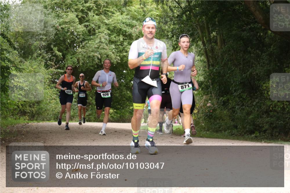 30.08.2026 - Elbe Triathlon Hamburg Antke Förster http://msf.ph/oto/10103047 30.08.2026 11:37:14 Laufen 802, 1247, 926, 871 meine-sportfotos.de