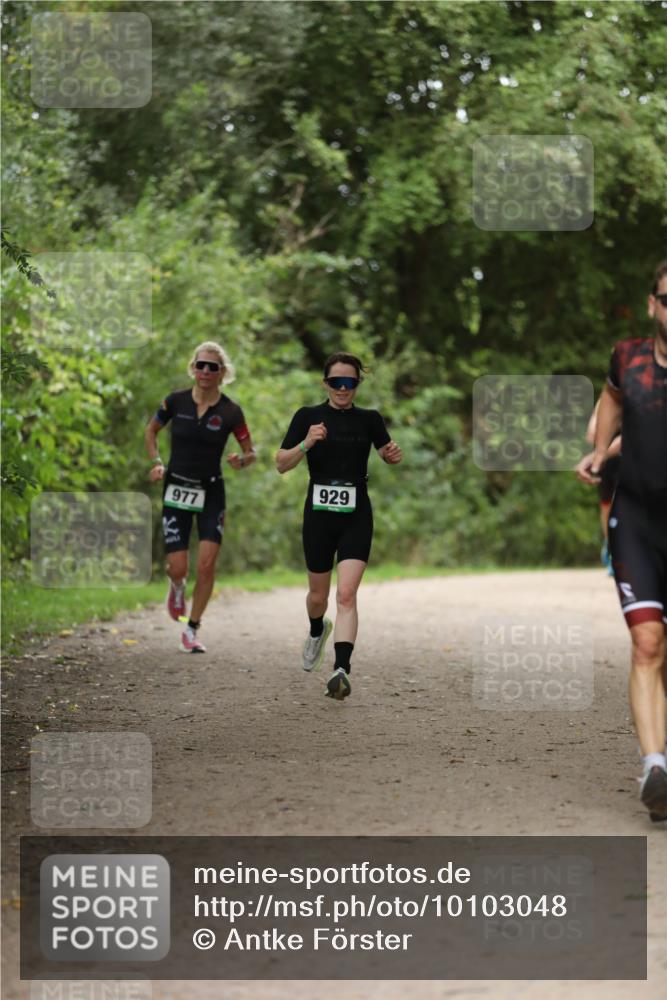 30.08.2026 - Elbe Triathlon Hamburg Antke Förster http://msf.ph/oto/10103048 30.08.2026 11:33:56 Laufen 977, 929 meine-sportfotos.de