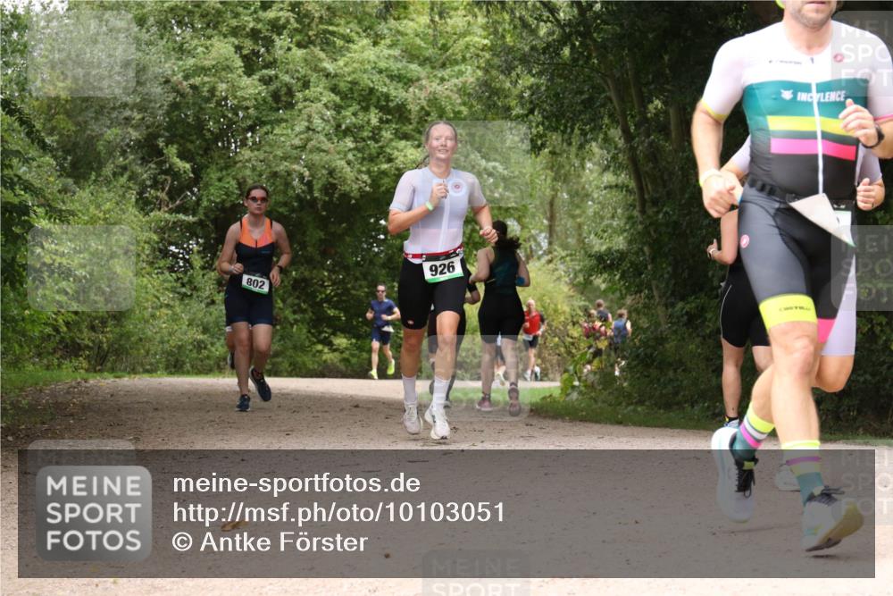 30.08.2026 - Elbe Triathlon Hamburg Antke Förster http://msf.ph/oto/10103051 30.08.2026 11:37:16 Laufen 802, 926, 1 meine-sportfotos.de