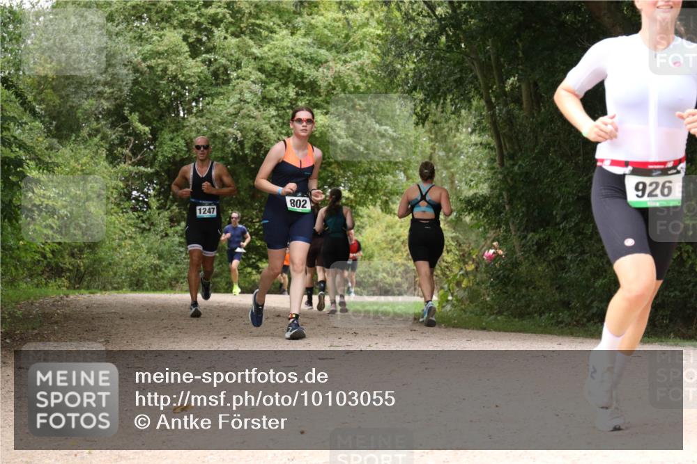 30.08.2026 - Elbe Triathlon Hamburg Antke Förster http://msf.ph/oto/10103055 30.08.2026 11:37:17 Laufen 802, 1247, 926 meine-sportfotos.de