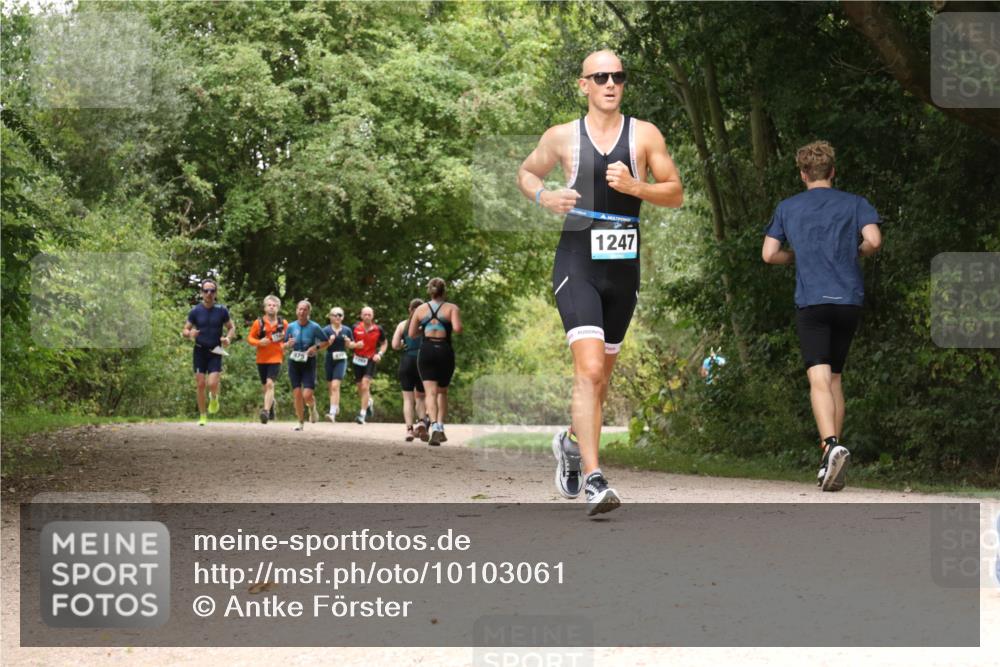 30.08.2026 - Elbe Triathlon Hamburg Antke Förster http://msf.ph/oto/10103061 30.08.2026 11:37:20 Laufen 1247 meine-sportfotos.de