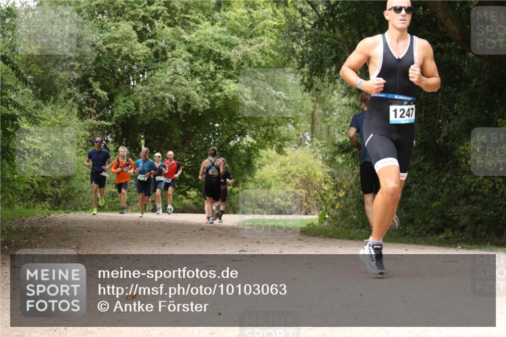 30.08.2026 - Elbe Triathlon Hamburg Antke Förster http://msf.ph/oto/10103063 30.08.2026 11:37:21 Laufen 1247 meine-sportfotos.de