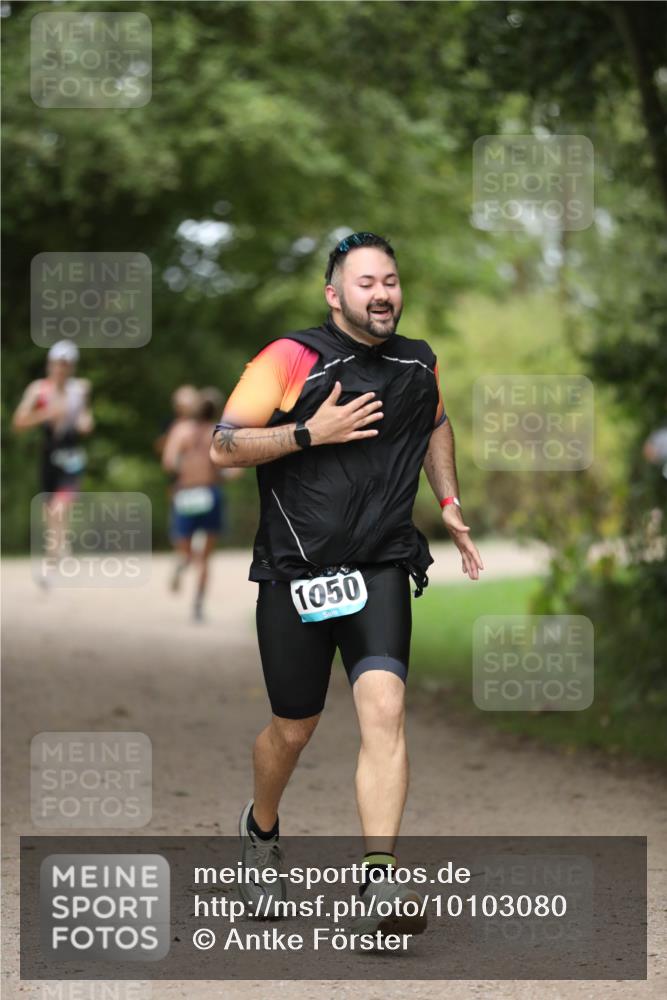 30.08.2026 - Elbe Triathlon Hamburg Antke Förster http://msf.ph/oto/10103080 30.08.2026 11:34:21 Laufen 1050 meine-sportfotos.de
