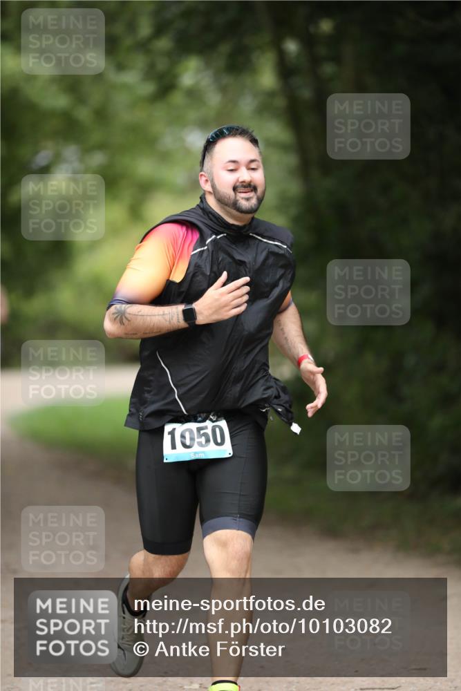 30.08.2026 - Elbe Triathlon Hamburg Antke Förster http://msf.ph/oto/10103082 30.08.2026 11:34:21 Laufen 1050 meine-sportfotos.de