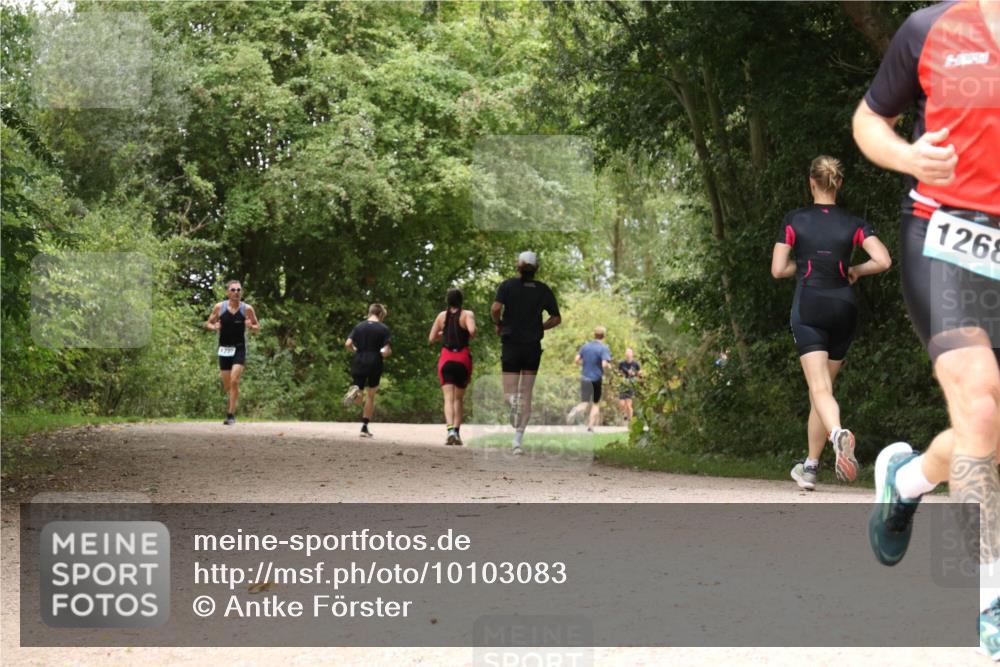 30.08.2026 - Elbe Triathlon Hamburg Antke Förster http://msf.ph/oto/10103083 30.08.2026 11:37:32 Laufen 1277, 1268 meine-sportfotos.de