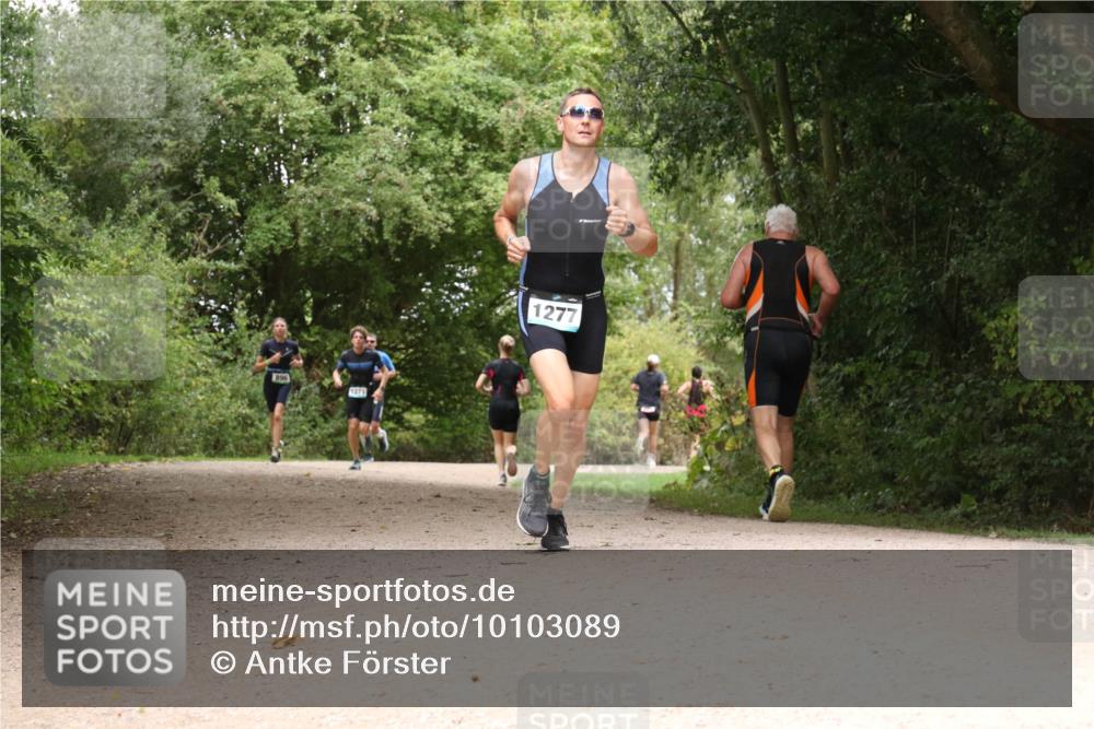 30.08.2026 - Elbe Triathlon Hamburg Antke Förster http://msf.ph/oto/10103089 30.08.2026 11:37:40 Laufen 1371, 1277 meine-sportfotos.de