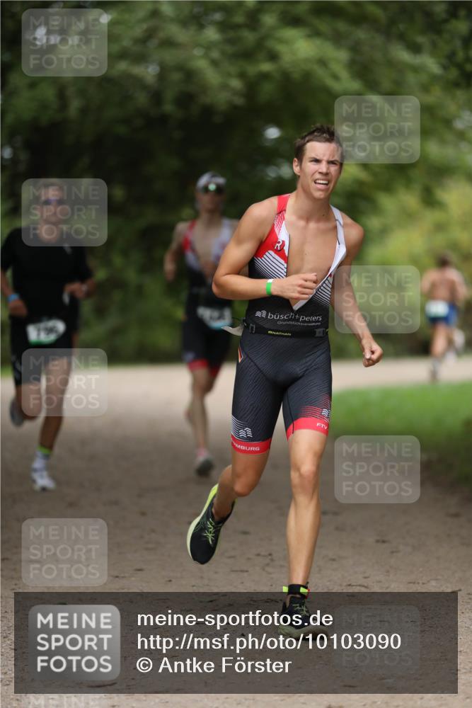 30.08.2026 - Elbe Triathlon Hamburg Antke Förster http://msf.ph/oto/10103090 30.08.2026 11:34:26 Laufen 790 meine-sportfotos.de