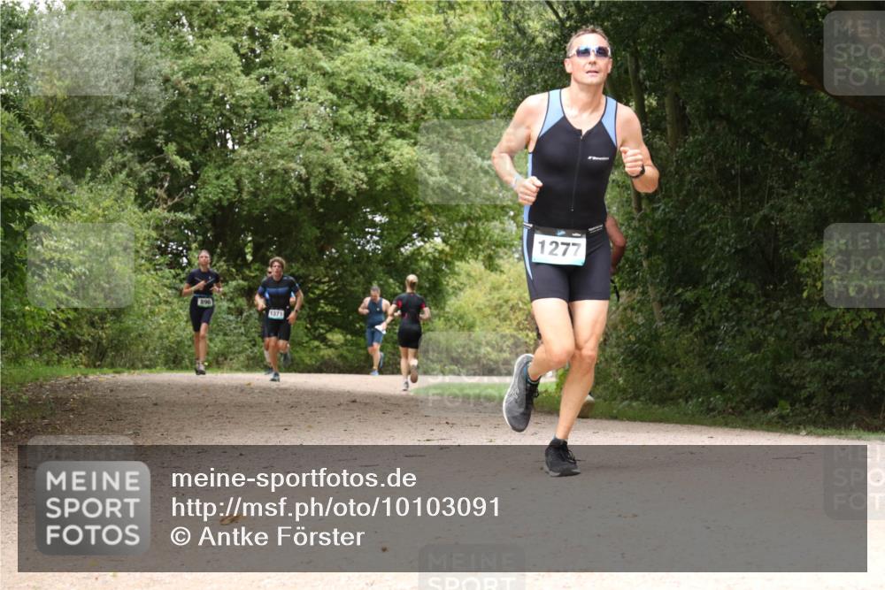30.08.2026 - Elbe Triathlon Hamburg Antke Förster http://msf.ph/oto/10103091 30.08.2026 11:37:41 Laufen 896, 1371, 1277 meine-sportfotos.de