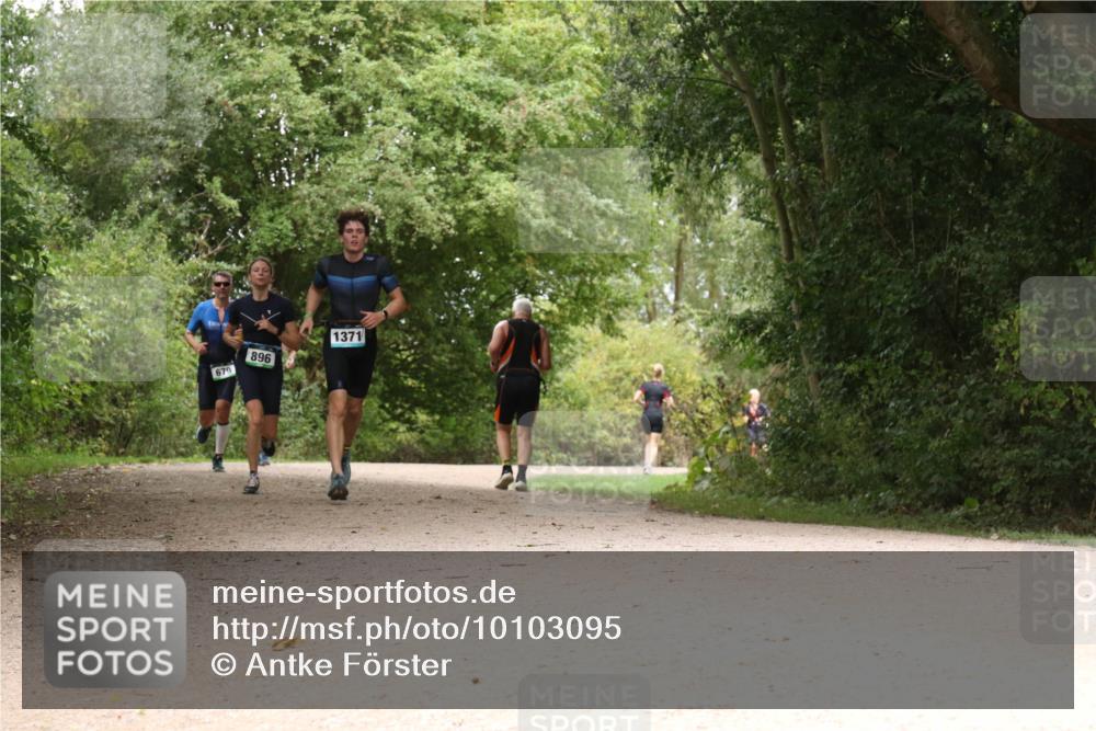 30.08.2026 - Elbe Triathlon Hamburg Antke Förster http://msf.ph/oto/10103095 30.08.2026 11:37:45 Laufen 679, 896, 1371 meine-sportfotos.de