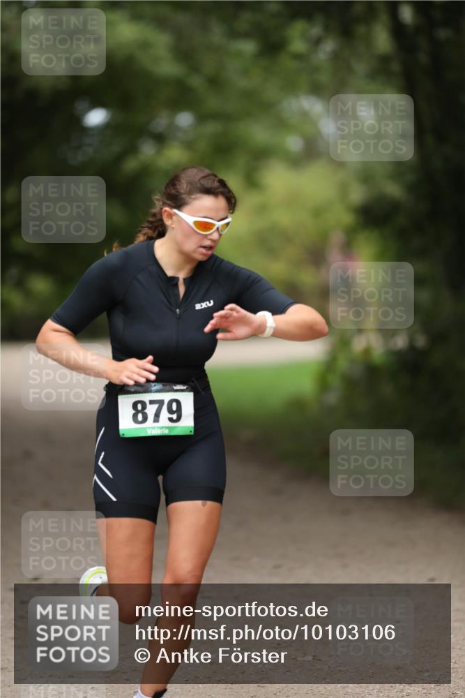 30.08.2026 - Elbe Triathlon Hamburg Antke Förster http://msf.ph/oto/10103106 30.08.2026 11:34:33 Laufen 879, 2 meine-sportfotos.de