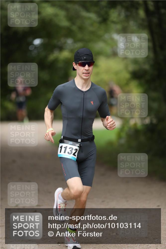 30.08.2026 - Elbe Triathlon Hamburg Antke Förster http://msf.ph/oto/10103114 30.08.2026 11:34:40 Laufen 1132 meine-sportfotos.de