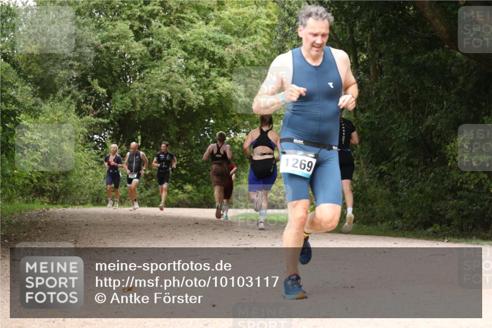 30.08.2026 - Elbe Triathlon Hamburg Antke Förster http://msf.ph/oto/10103117 30.08.2026 11:37:54 Laufen 1269 meine-sportfotos.de