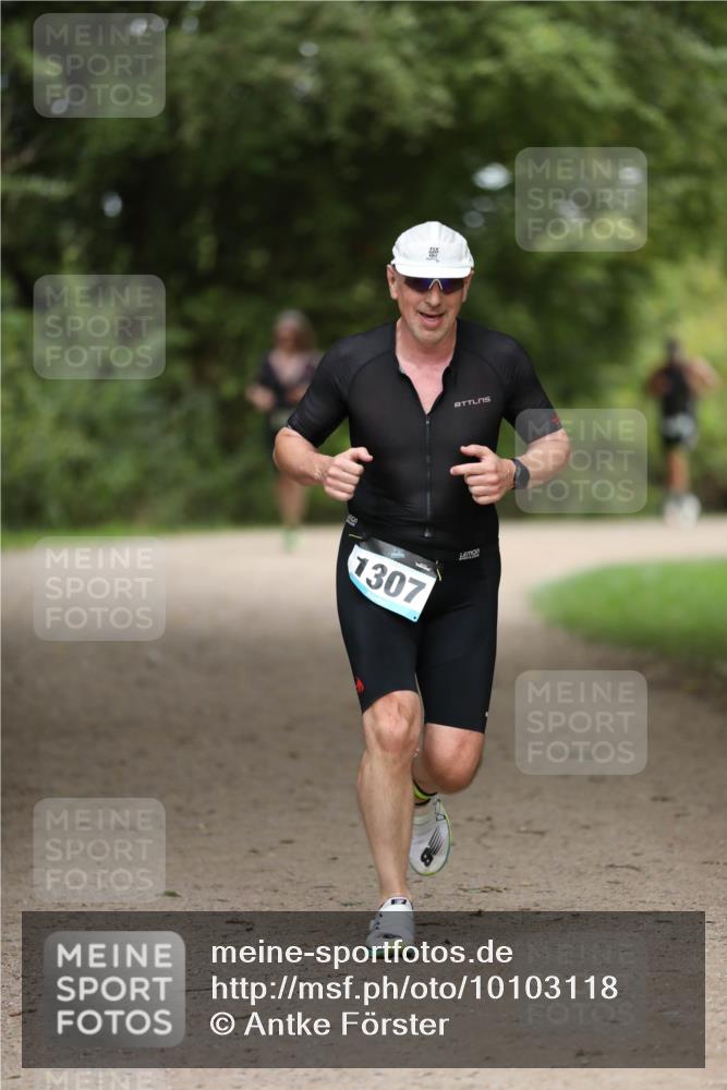 30.08.2026 - Elbe Triathlon Hamburg Antke Förster http://msf.ph/oto/10103118 30.08.2026 11:34:41 Laufen 200, 1307 meine-sportfotos.de