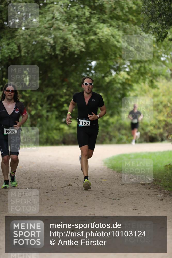 30.08.2026 - Elbe Triathlon Hamburg Antke Förster http://msf.ph/oto/10103124 30.08.2026 11:34:49 Laufen 696, 1122 meine-sportfotos.de