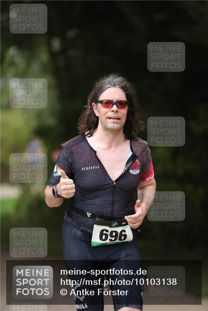 30.08.2026 - Elbe Triathlon Hamburg Antke Förster http://msf.ph/oto/10103138 30.08.2026 11:34:54 Laufen 696, 1910 meine-sportfotos.de