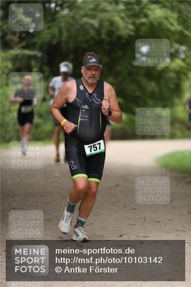 30.08.2026 - Elbe Triathlon Hamburg Antke Förster http://msf.ph/oto/10103142 30.08.2026 11:34:56 Laufen 757 meine-sportfotos.de