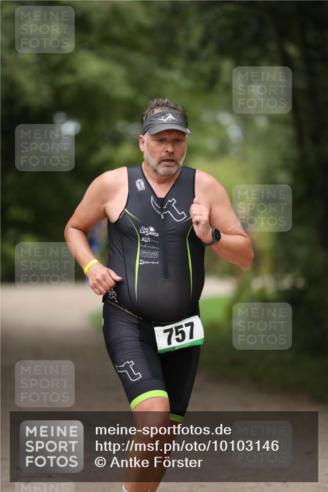 30.08.2026 - Elbe Triathlon Hamburg Antke Förster http://msf.ph/oto/10103146 30.08.2026 11:34:58 Laufen 757 meine-sportfotos.de