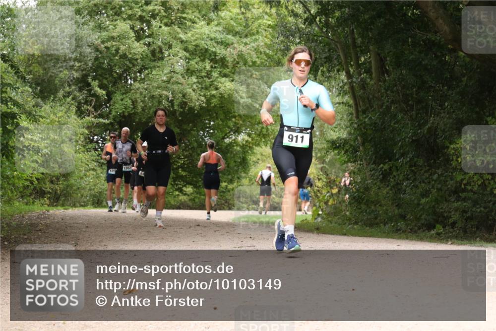 30.08.2026 - Elbe Triathlon Hamburg Antke Förster http://msf.ph/oto/10103149 30.08.2026 11:38:18 Laufen 120, 1302, 911 meine-sportfotos.de