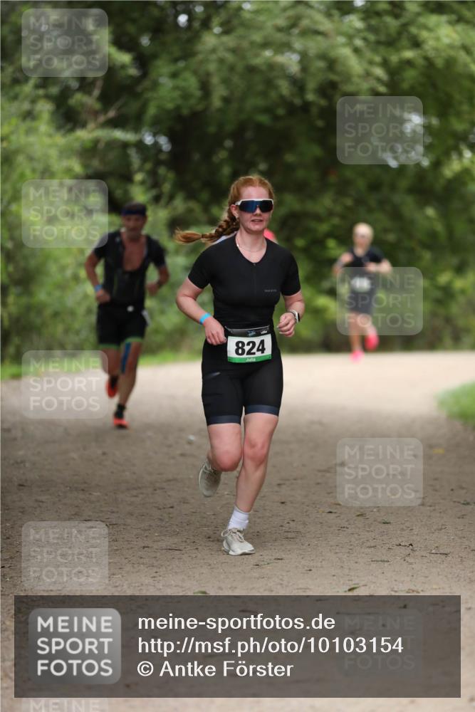30.08.2026 - Elbe Triathlon Hamburg Antke Förster http://msf.ph/oto/10103154 30.08.2026 11:35:01 Laufen 824 meine-sportfotos.de