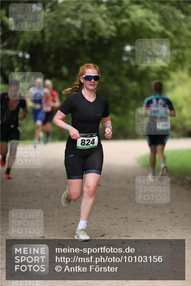 30.08.2026 - Elbe Triathlon Hamburg Antke Förster http://msf.ph/oto/10103156 30.08.2026 11:35:02 Laufen 824 meine-sportfotos.de