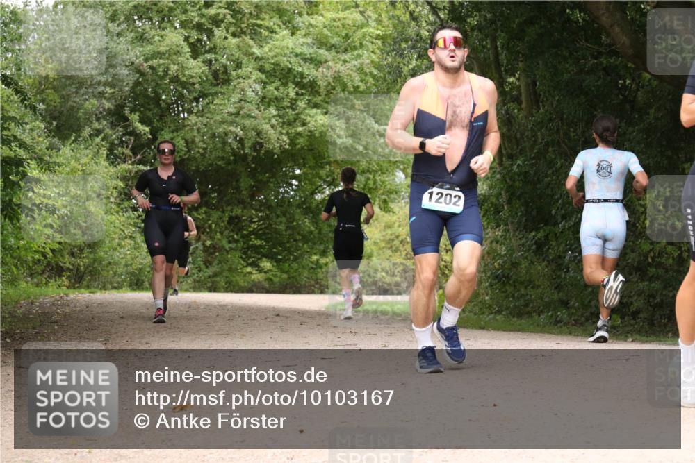 30.08.2026 - Elbe Triathlon Hamburg Antke Förster http://msf.ph/oto/10103167 30.08.2026 11:38:27 Laufen 1202 meine-sportfotos.de