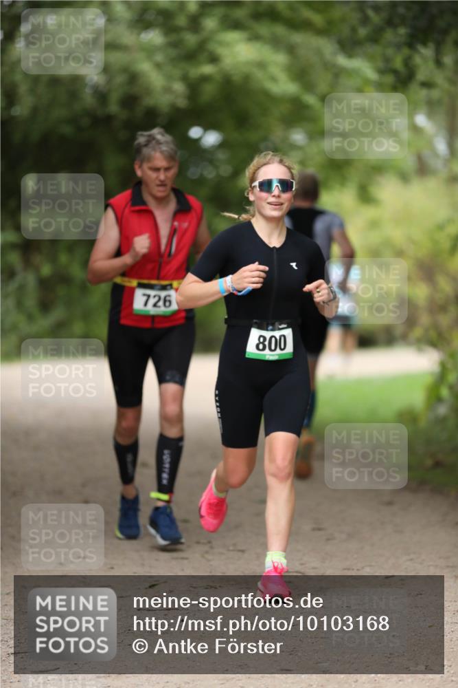 30.08.2026 - Elbe Triathlon Hamburg Antke Förster http://msf.ph/oto/10103168 30.08.2026 11:35:11 Laufen 726, 800 meine-sportfotos.de