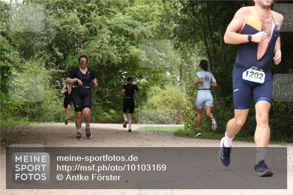 30.08.2026 - Elbe Triathlon Hamburg Antke Förster http://msf.ph/oto/10103169 30.08.2026 11:38:28 Laufen 1202 meine-sportfotos.de