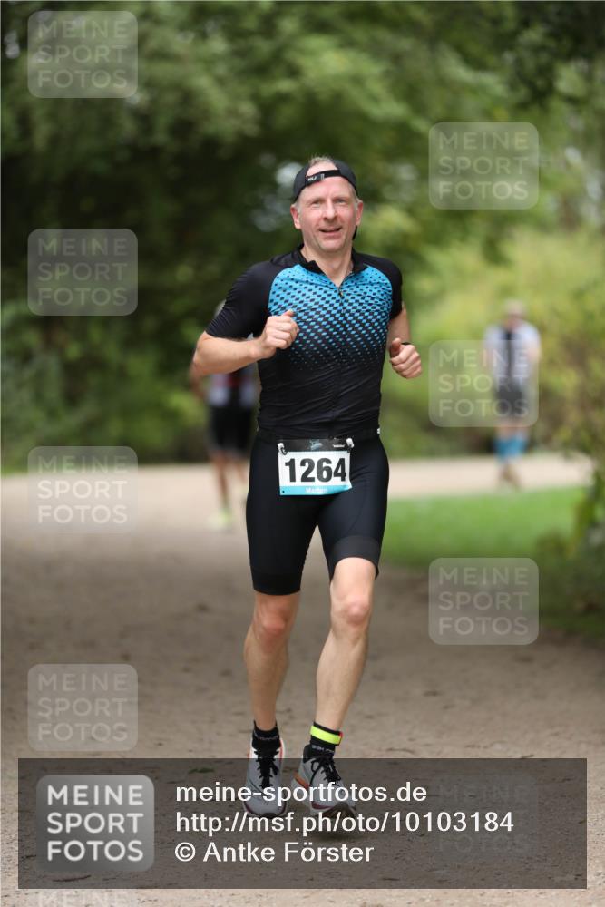 30.08.2026 - Elbe Triathlon Hamburg Antke Förster http://msf.ph/oto/10103184 30.08.2026 11:35:22 Laufen 1264 meine-sportfotos.de
