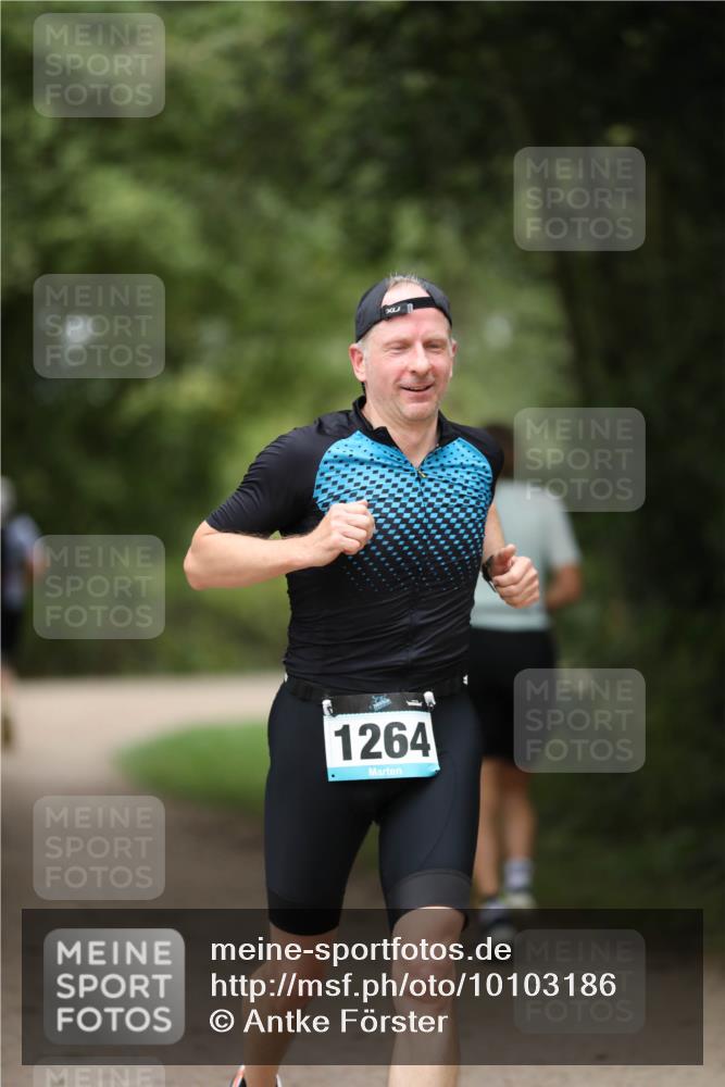 30.08.2026 - Elbe Triathlon Hamburg Antke Förster http://msf.ph/oto/10103186 30.08.2026 11:35:23 Laufen 1264 meine-sportfotos.de