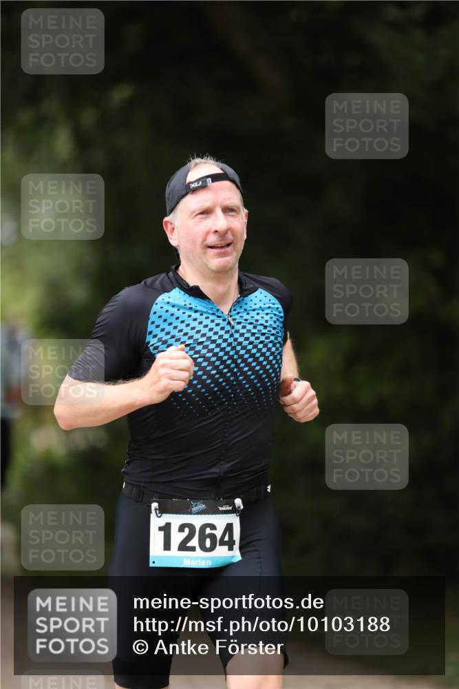 30.08.2026 - Elbe Triathlon Hamburg Antke Förster http://msf.ph/oto/10103188 30.08.2026 11:35:24 Laufen 1264 meine-sportfotos.de