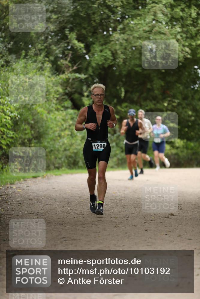 30.08.2026 - Elbe Triathlon Hamburg Antke Förster http://msf.ph/oto/10103192 30.08.2026 11:35:37 Laufen 1298 meine-sportfotos.de