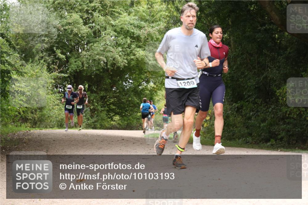 30.08.2026 - Elbe Triathlon Hamburg Antke Förster http://msf.ph/oto/10103193 30.08.2026 11:38:59 Laufen 806, 720, 1209 meine-sportfotos.de