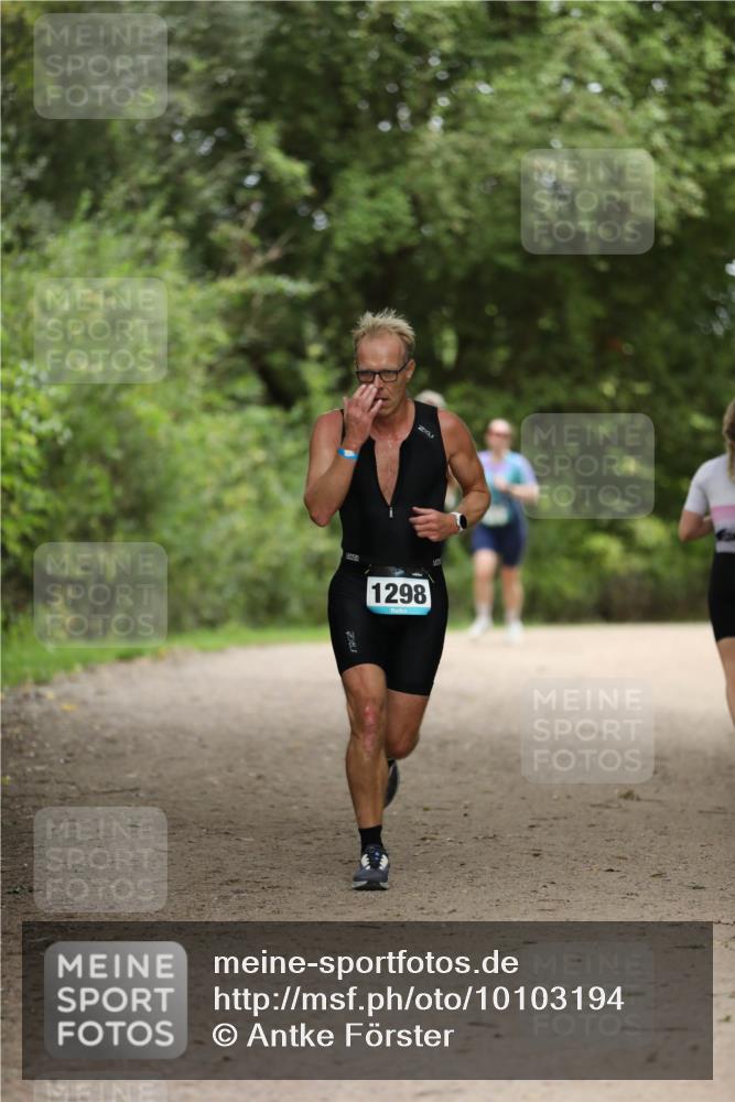 30.08.2026 - Elbe Triathlon Hamburg Antke Förster http://msf.ph/oto/10103194 30.08.2026 11:35:38 Laufen 1298 meine-sportfotos.de