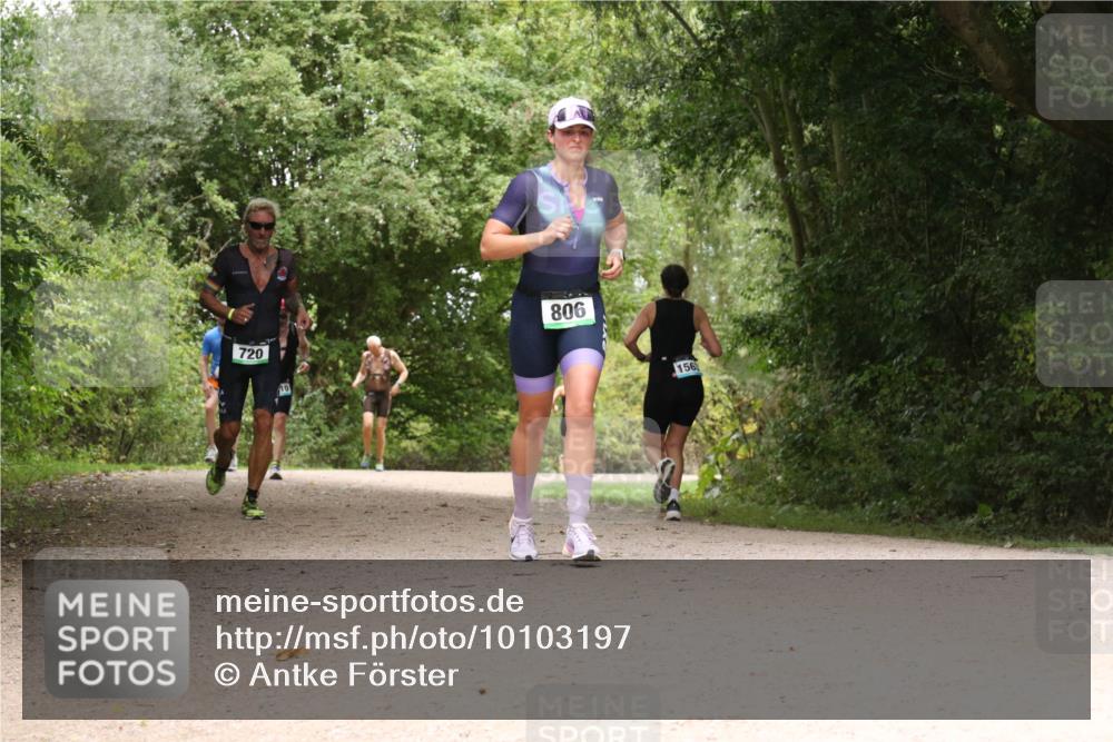 30.08.2026 - Elbe Triathlon Hamburg Antke Förster http://msf.ph/oto/10103197 30.08.2026 11:39:05 Laufen 720, 806, 156 meine-sportfotos.de