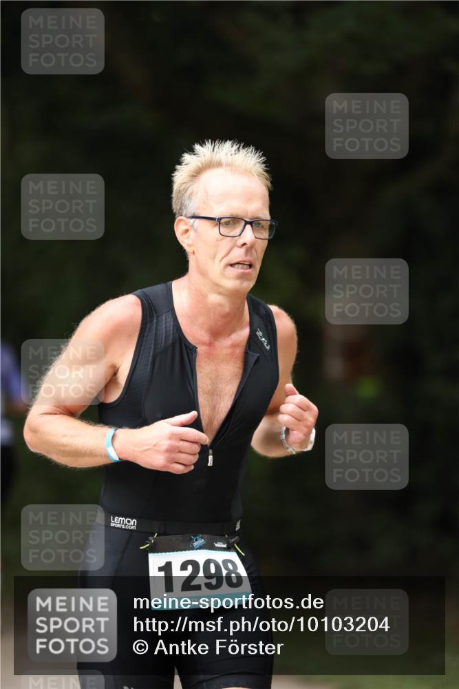 30.08.2026 - Elbe Triathlon Hamburg Antke Förster http://msf.ph/oto/10103204 30.08.2026 11:35:41 Laufen 1298 meine-sportfotos.de