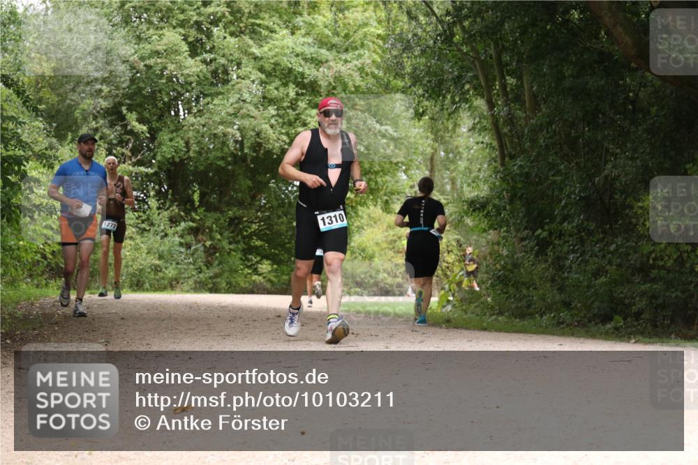 30.08.2026 - Elbe Triathlon Hamburg Antke Förster http://msf.ph/oto/10103211 30.08.2026 11:39:11 Laufen 1272, 1310 meine-sportfotos.de