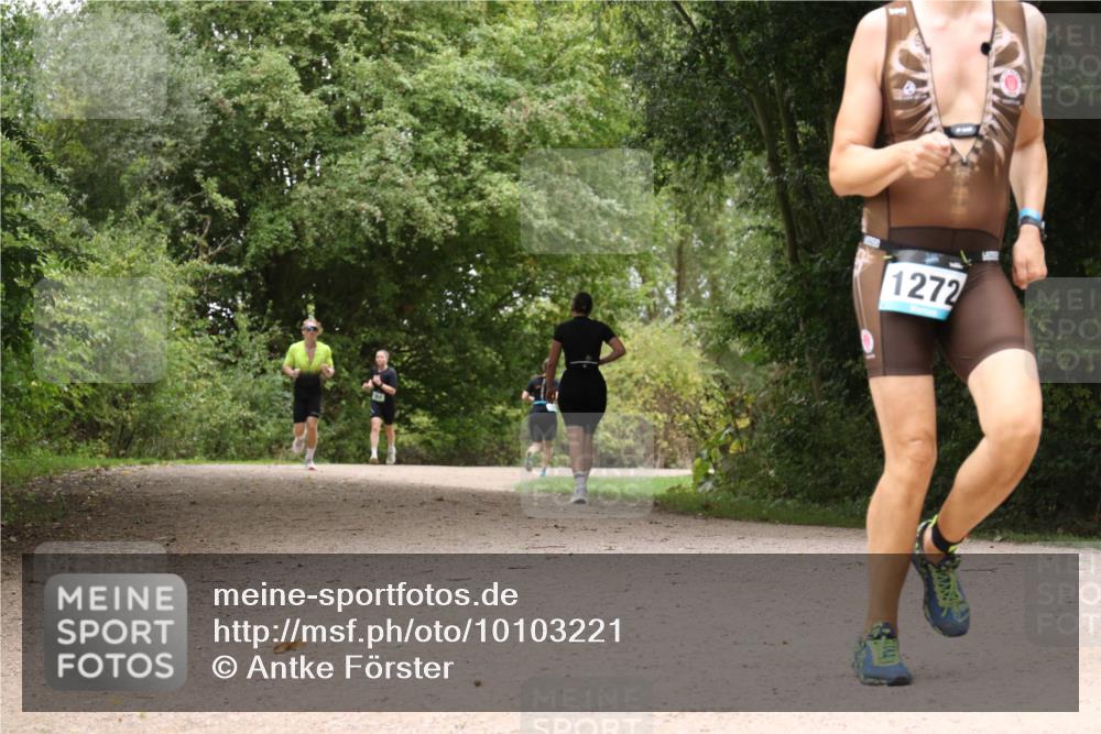 30.08.2026 - Elbe Triathlon Hamburg Antke Förster http://msf.ph/oto/10103221 30.08.2026 11:39:18 Laufen 1272 meine-sportfotos.de