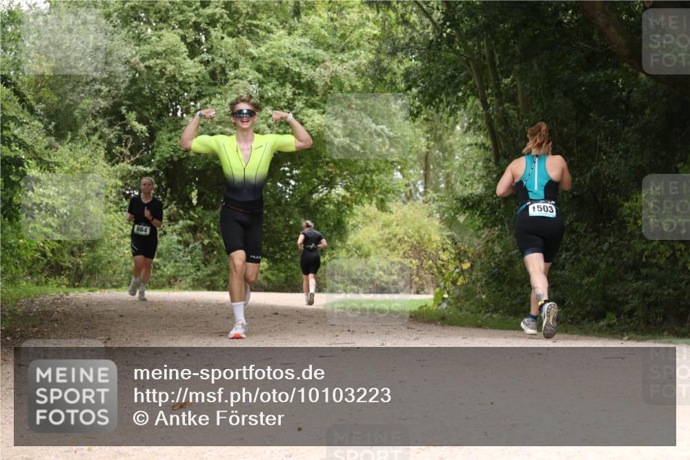 30.08.2026 - Elbe Triathlon Hamburg Antke Förster http://msf.ph/oto/10103223 30.08.2026 11:39:26 Laufen 864, 1503 meine-sportfotos.de