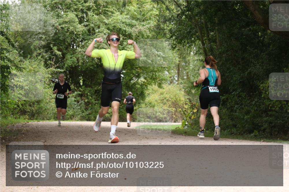30.08.2026 - Elbe Triathlon Hamburg Antke Förster http://msf.ph/oto/10103225 30.08.2026 11:39:26 Laufen 864, 1509 meine-sportfotos.de