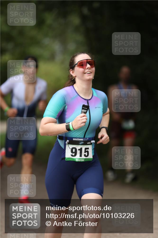 30.08.2026 - Elbe Triathlon Hamburg Antke Förster http://msf.ph/oto/10103226 30.08.2026 11:35:51 Laufen 8500, 915 meine-sportfotos.de