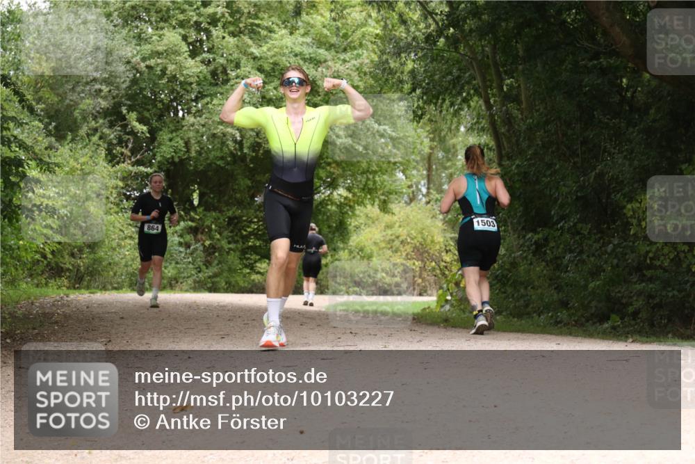 30.08.2026 - Elbe Triathlon Hamburg Antke Förster http://msf.ph/oto/10103227 30.08.2026 11:39:26 Laufen 864, 1503 meine-sportfotos.de