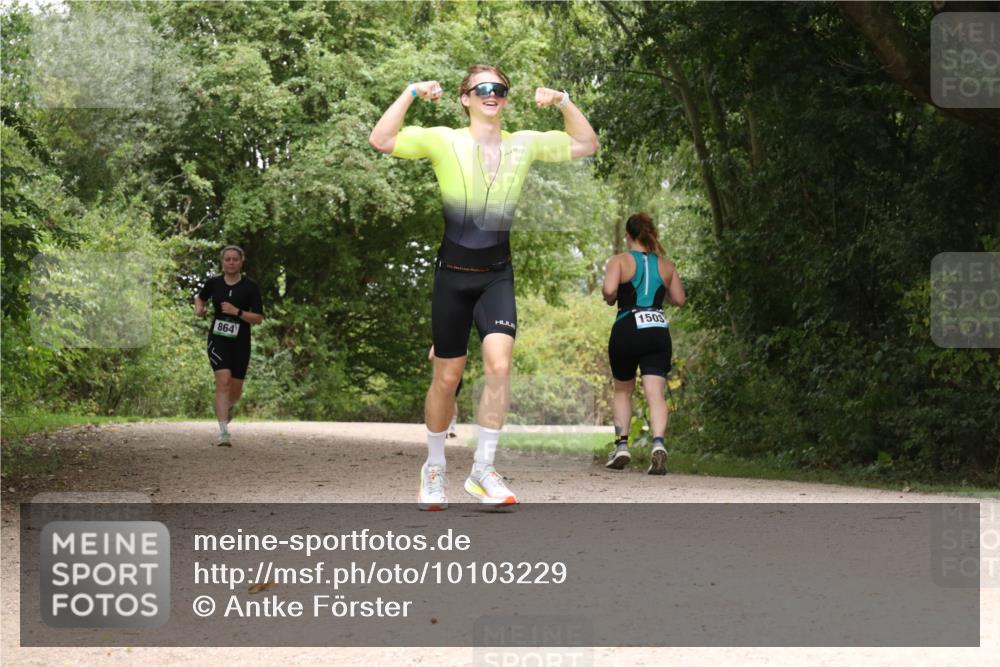 30.08.2026 - Elbe Triathlon Hamburg Antke Förster http://msf.ph/oto/10103229 30.08.2026 11:39:27 Laufen 864, 1503 meine-sportfotos.de