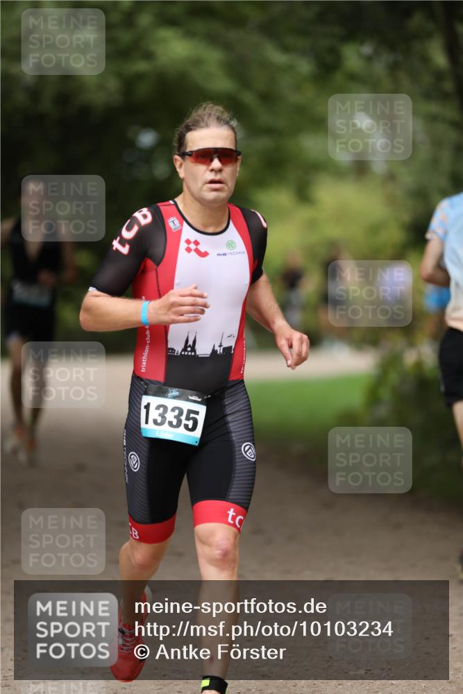 30.08.2026 - Elbe Triathlon Hamburg Antke Förster http://msf.ph/oto/10103234 30.08.2026 11:35:55 Laufen 1335 meine-sportfotos.de