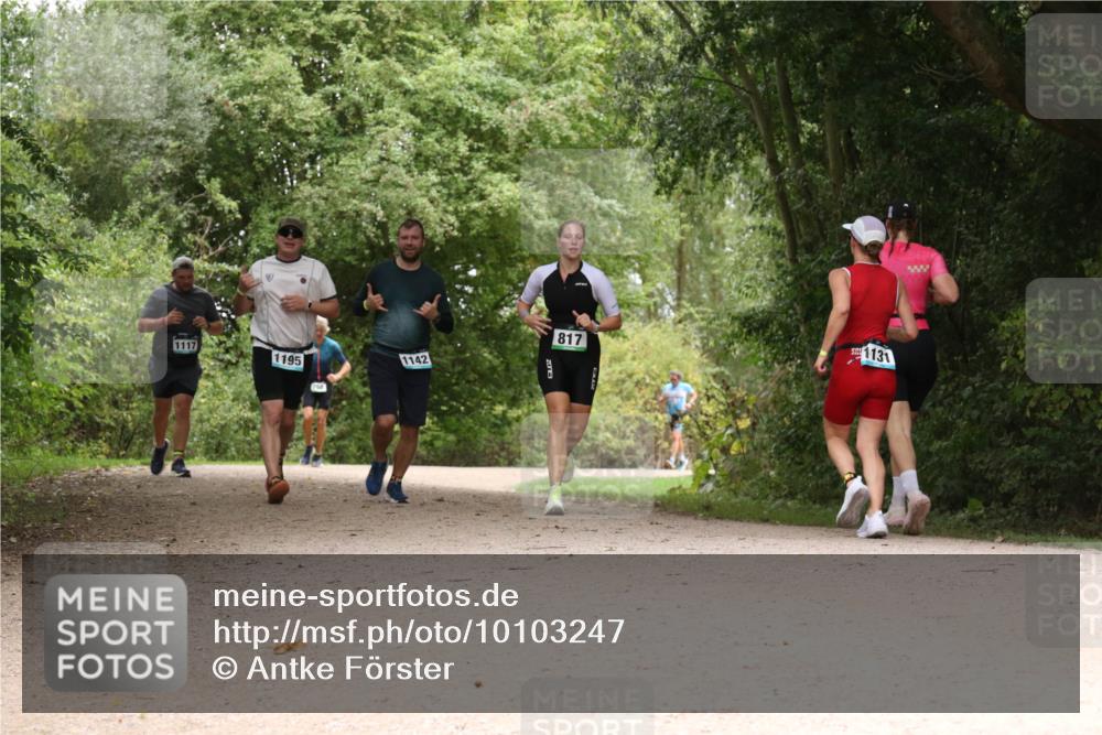 30.08.2026 - Elbe Triathlon Hamburg Antke Förster http://msf.ph/oto/10103247 30.08.2026 11:39:52 Laufen 1117, 1195, 1142, 817, 1131 meine-sportfotos.de