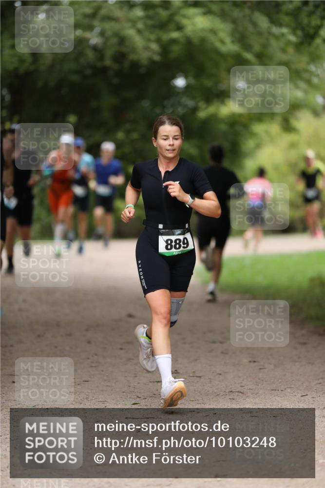 30.08.2026 - Elbe Triathlon Hamburg Antke Förster http://msf.ph/oto/10103248 30.08.2026 11:36:07 Laufen 889 meine-sportfotos.de